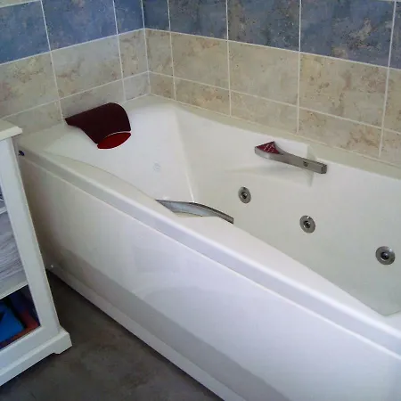 Du Chene Nocleg ze śniadaniem 2*